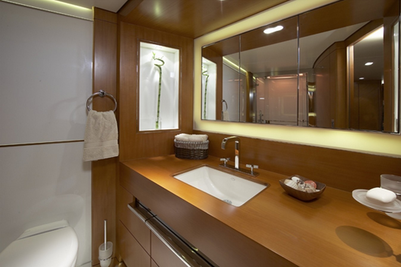 [34m-Yacht-CYRUS-ONE]-8596-177.jpg