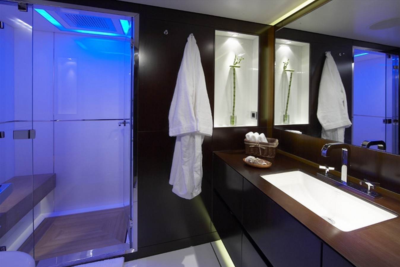[34m-Yacht-CYRUS-ONE]-8596-32.jpg