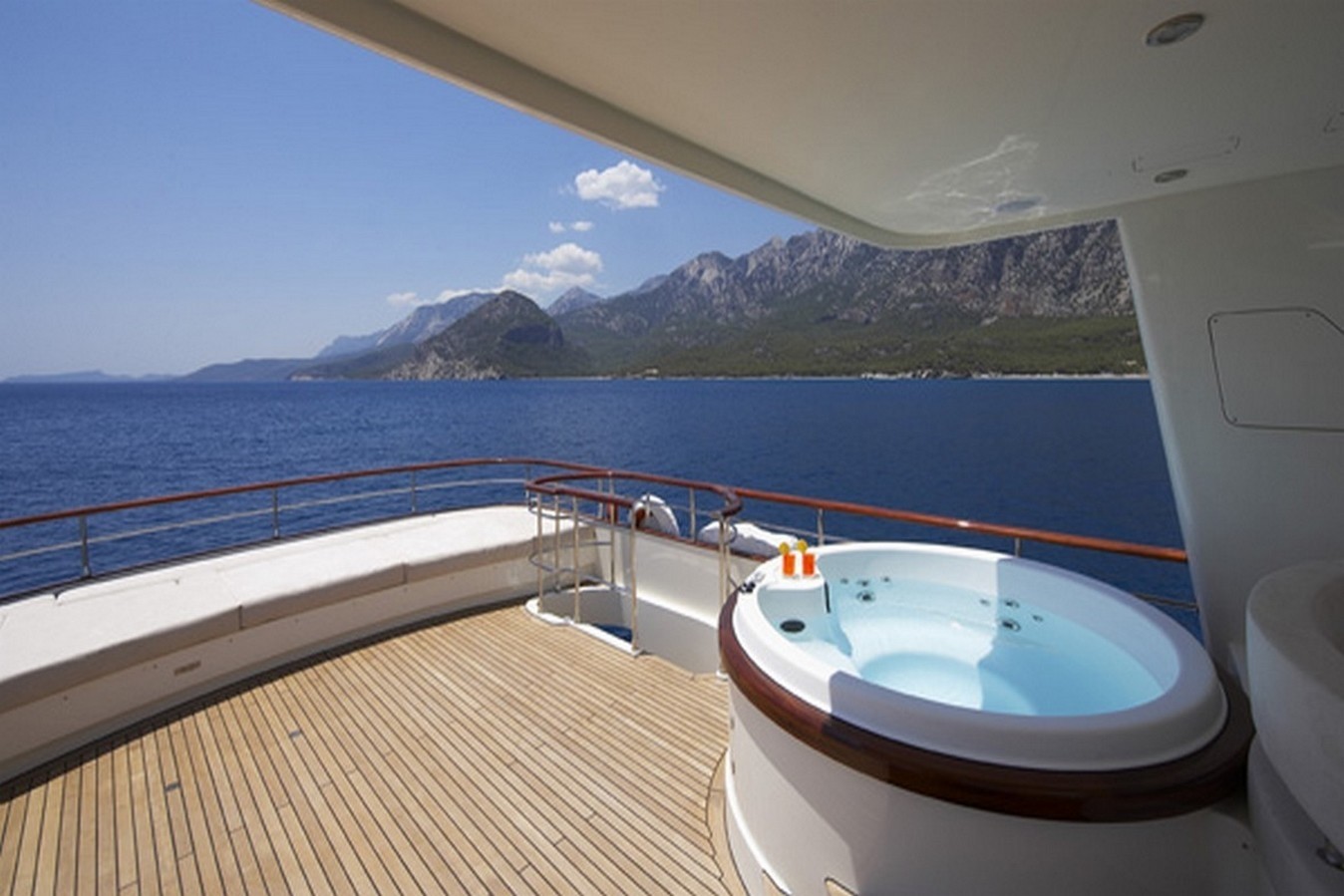[34m-Yacht-CYRUS-ONE]-8596-89.jpg