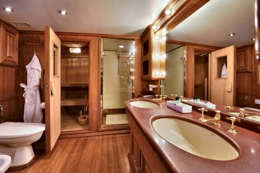 [40m-Yacht-COMMITMENT]-842-138.jpg