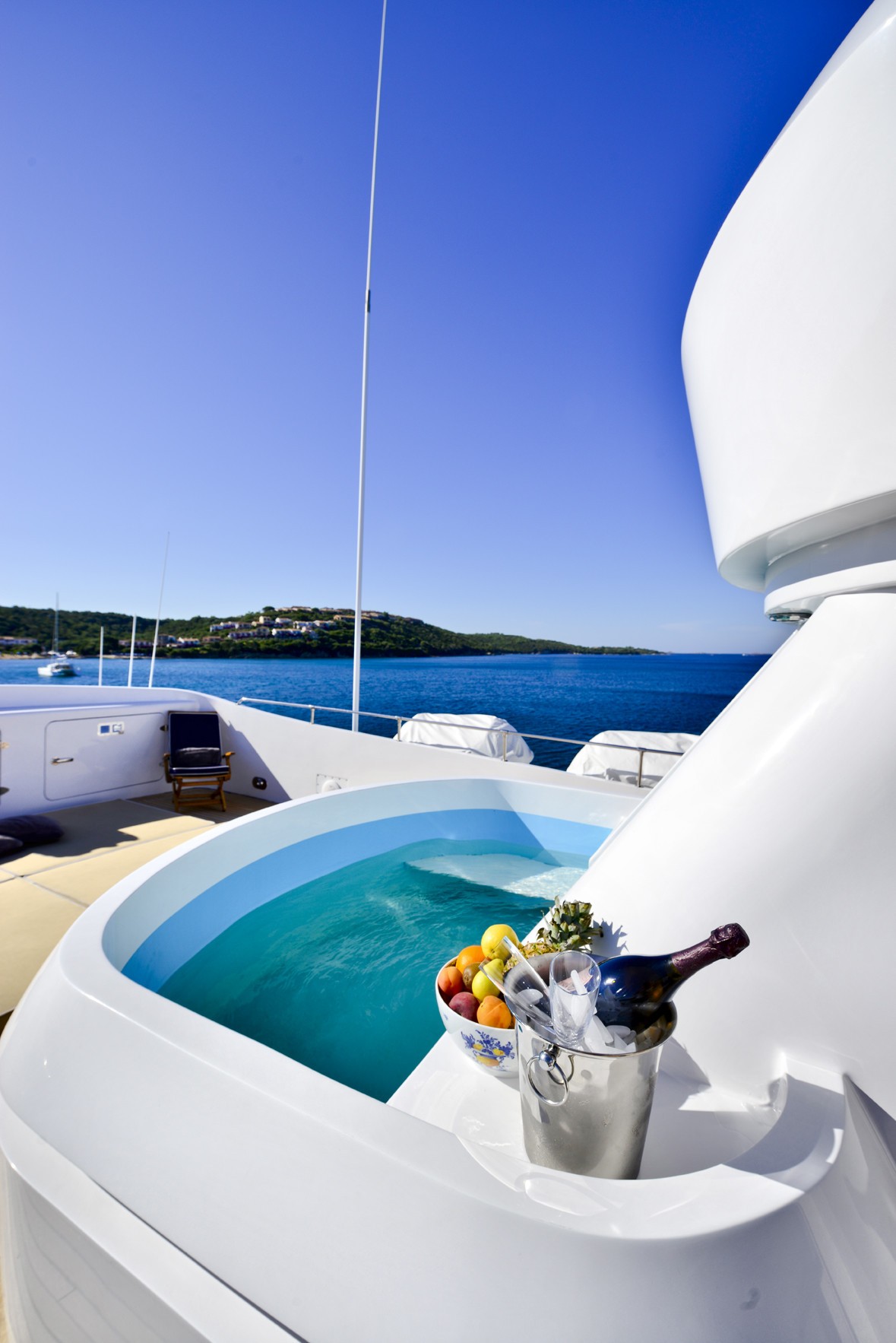 [40m-Yacht-COMMITMENT]-842-168.jpg