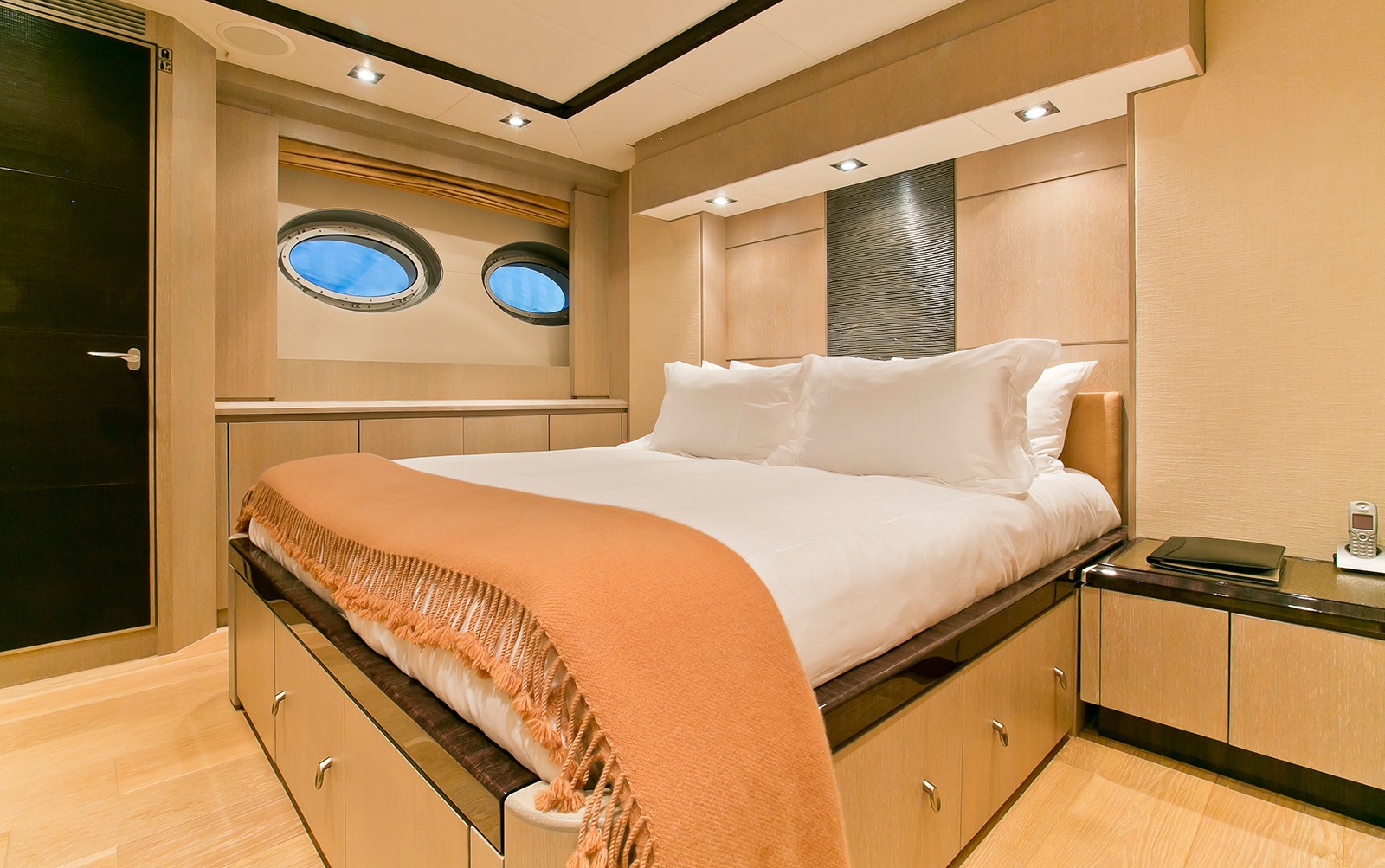 [41m-Yacht-PLUS-TOO]-8234-101.jpg