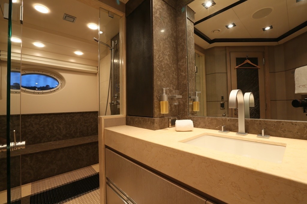 [41m-Yacht-PLUS-TOO]-8234-28.jpg