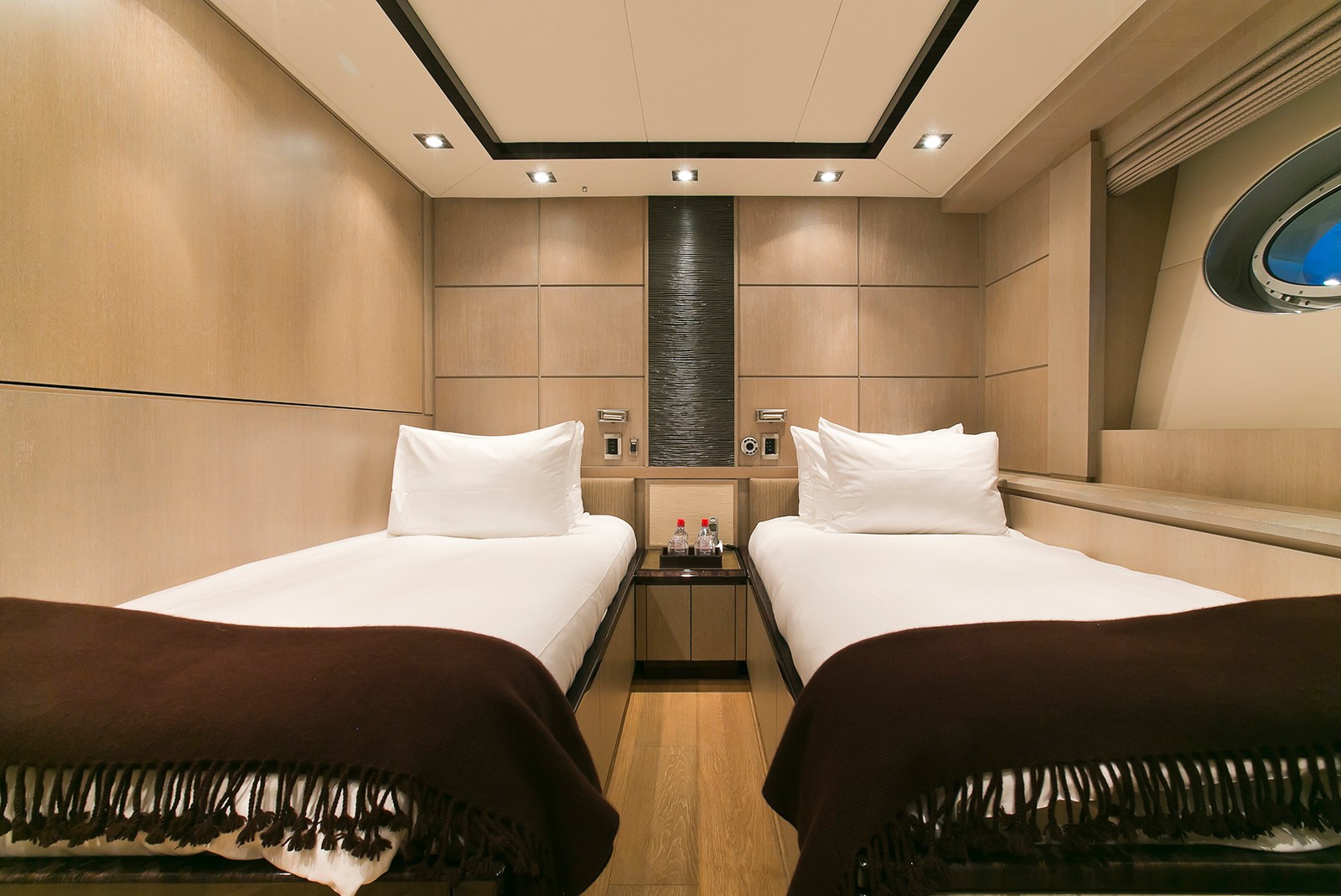 [41m-Yacht-PLUS-TOO]-8234-50.jpg