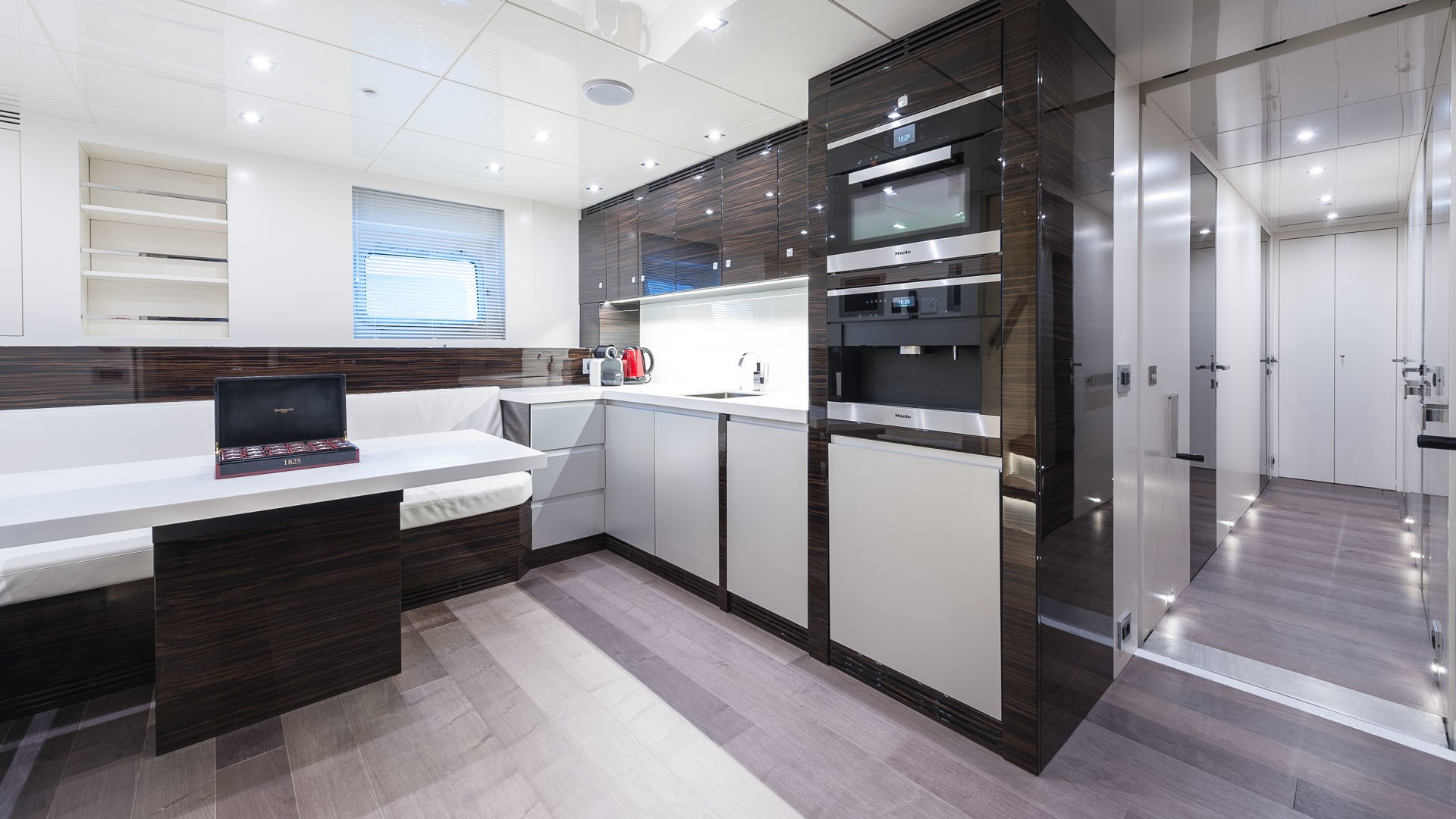 [47m-Yacht-ENTOURAGE]-8185-156.jpg