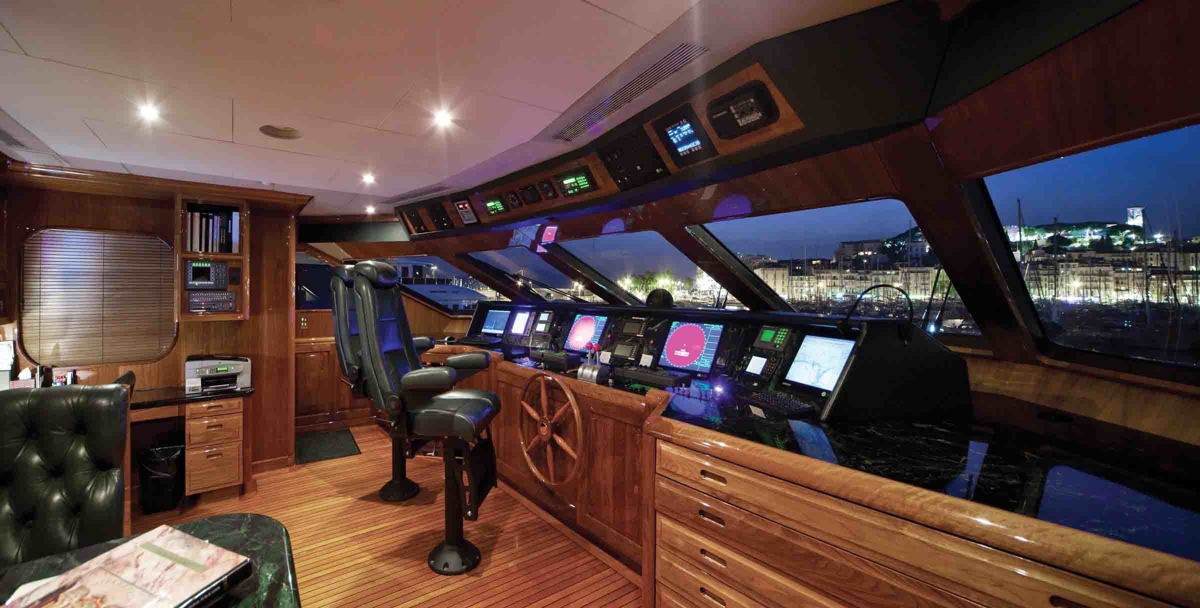 [51m-Yacht-ONE-MORE-TOY]-843-116.jpg