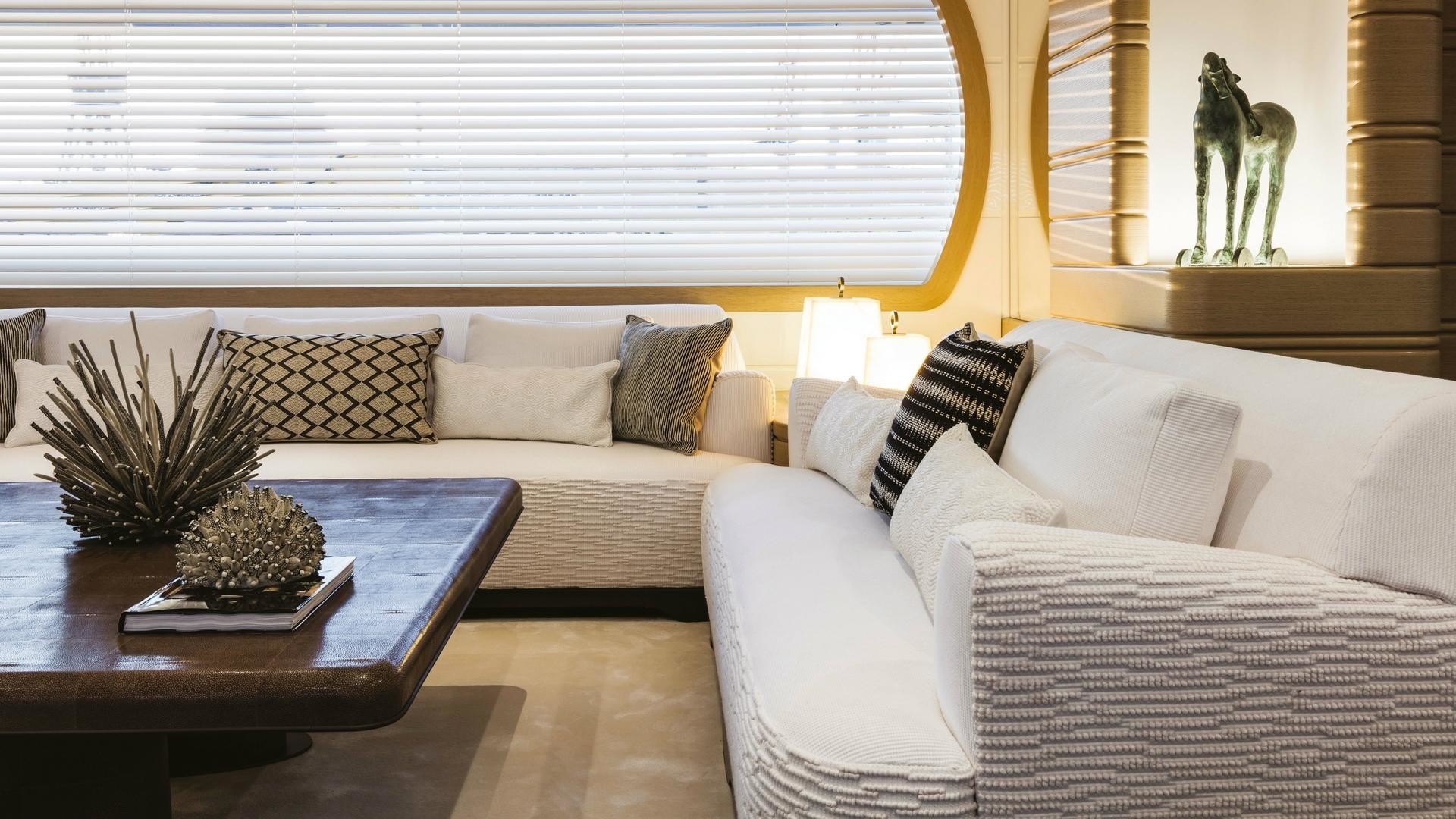 [64m-Yacht-WAKU]-8454-10.jpg