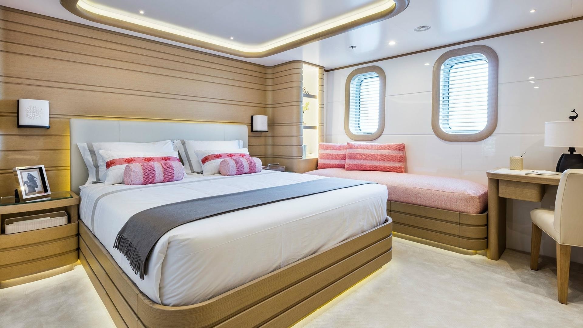 [64m-Yacht-WAKU]-8454-11.jpg