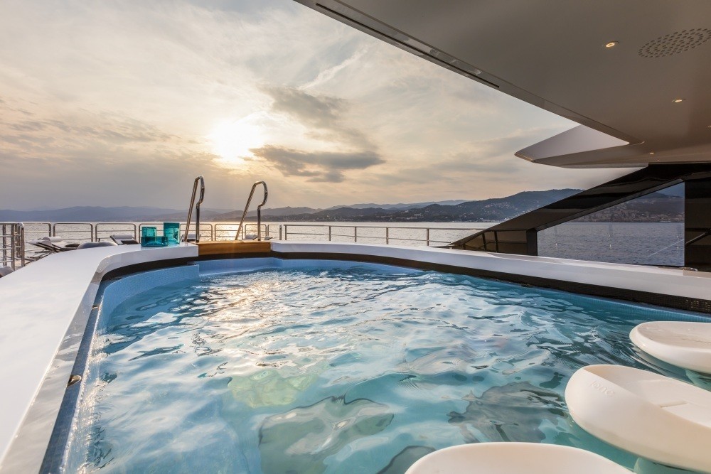 [69m-Yacht-SUERTE]-8203-168.jpg