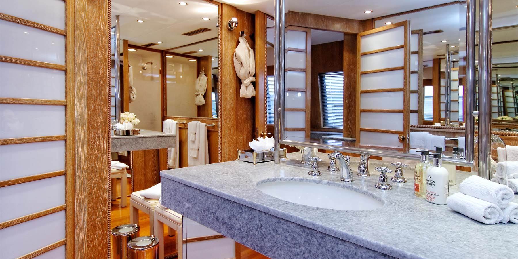 [LUXURY-YACHT-DANGLETERRE-II]-821-56.jpg