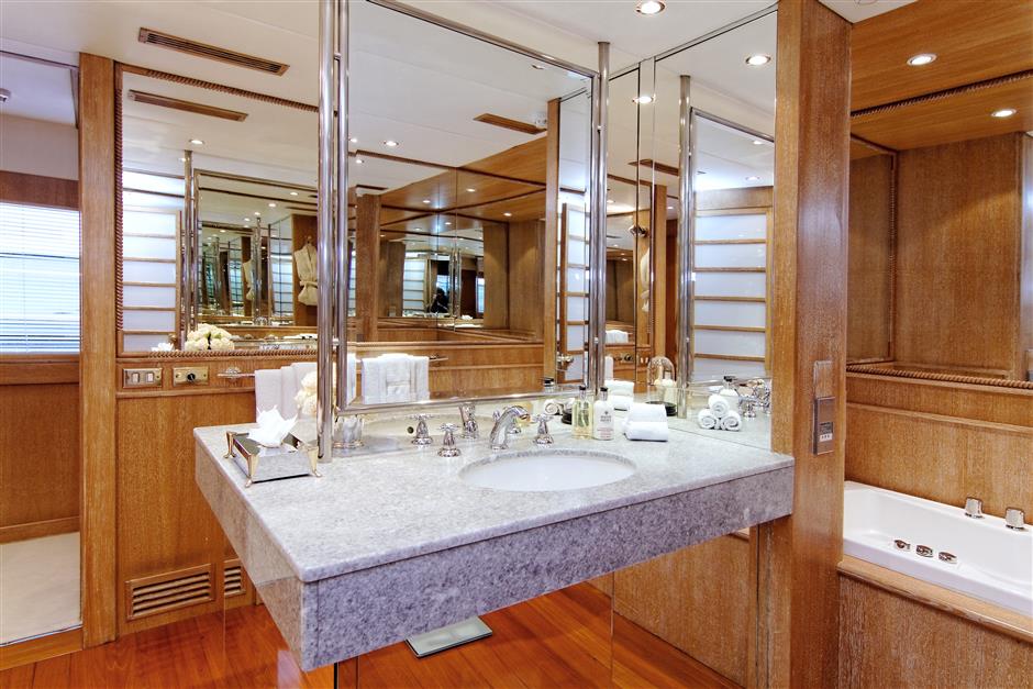 [LUXURY-YACHT-DANGLETERRE-II]-821-57.jpg