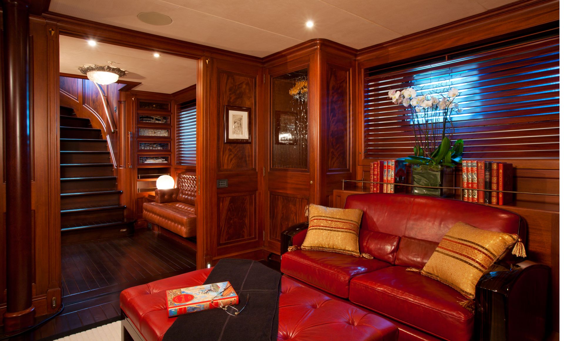 [LUXURY-YACHT-TIARA]-823-18.jpg