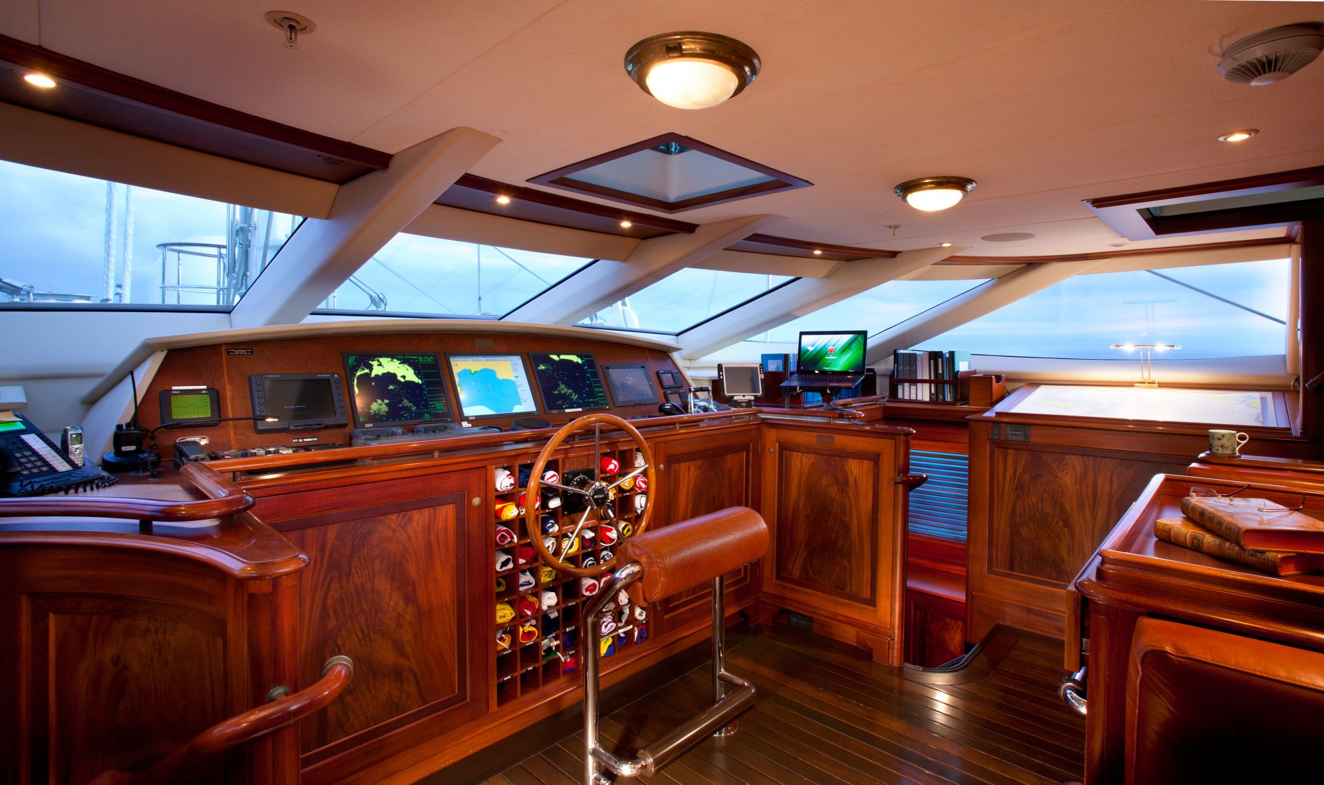 [LUXURY-YACHT-TIARA]-823-21.jpg