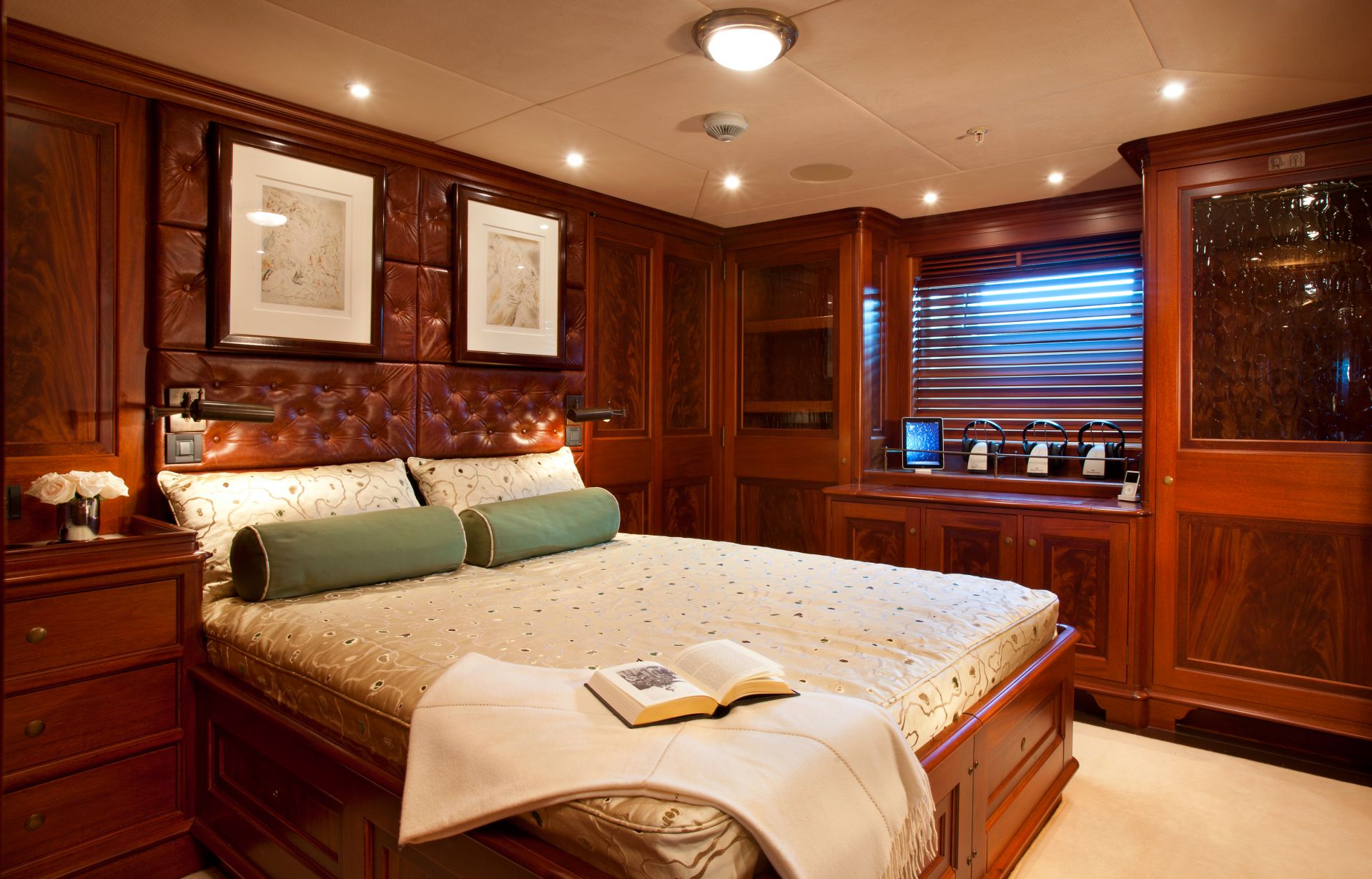 [LUXURY-YACHT-TIARA]-823-28.jpg