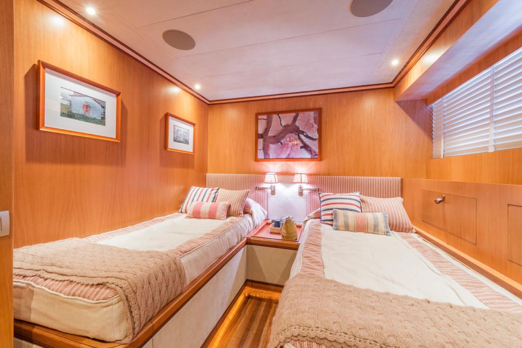 [MOTOR-YACHT-CASTAGNOLA--WJ]-8457-13.jpg