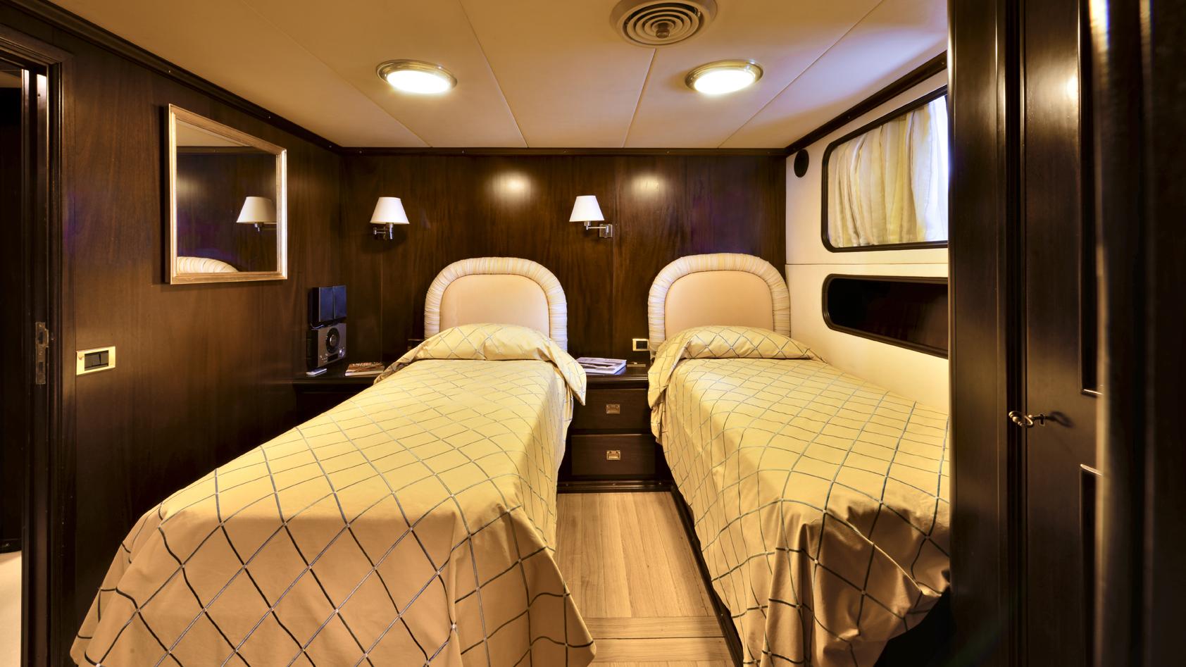 [MOTOR-YACHT-COMMITMENT]-842-23.jpg