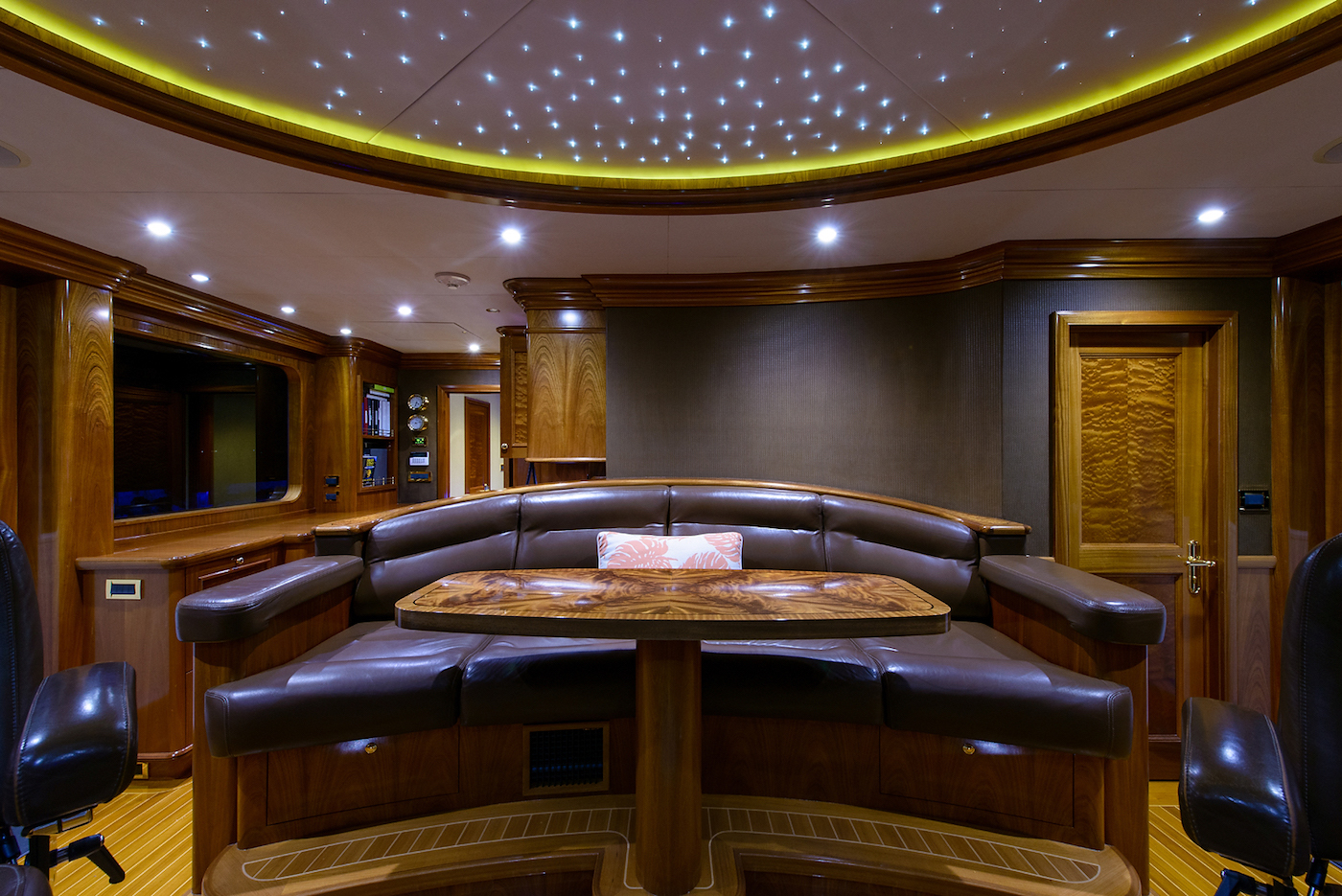 [MOTOR-YACHT-EXCELLENCE-EX-STATUS-QUO]-8428-34.jpg