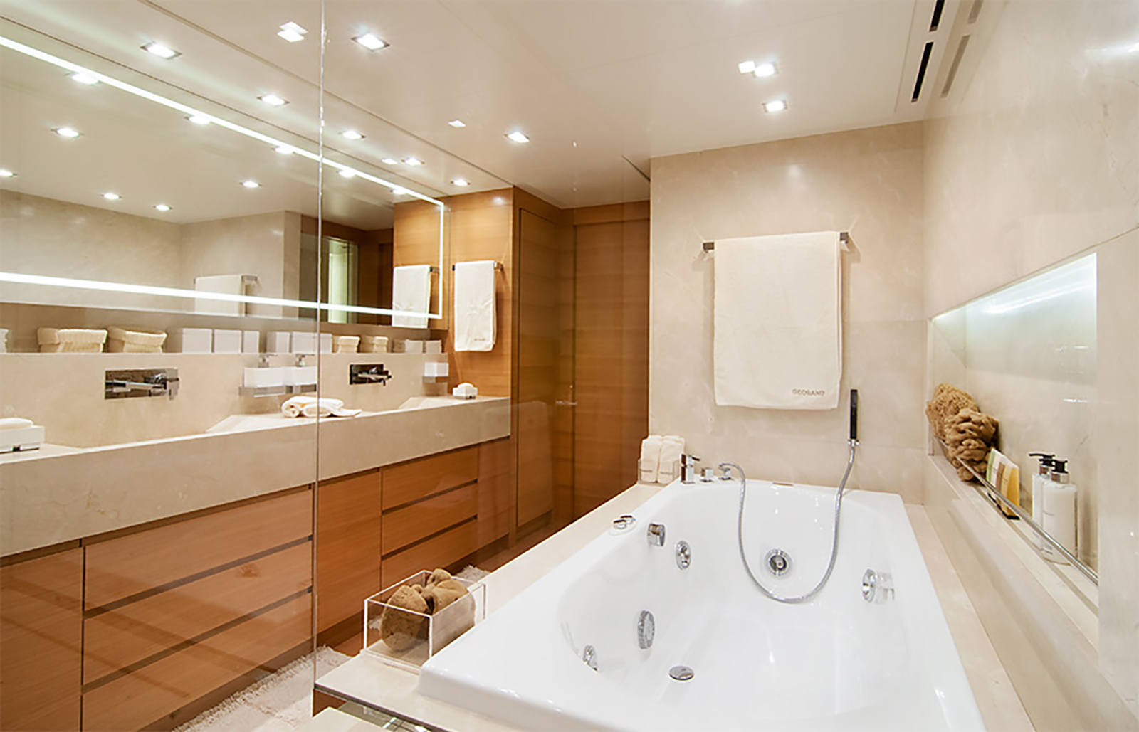 [MOTOR-YACHT-GEOSAND]-8015-25.jpg
