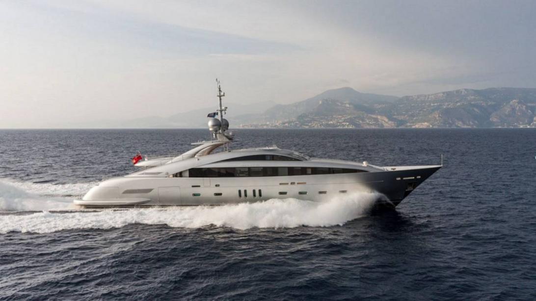 [MOTOR-YACHT-ISA]-8534-4.jpg