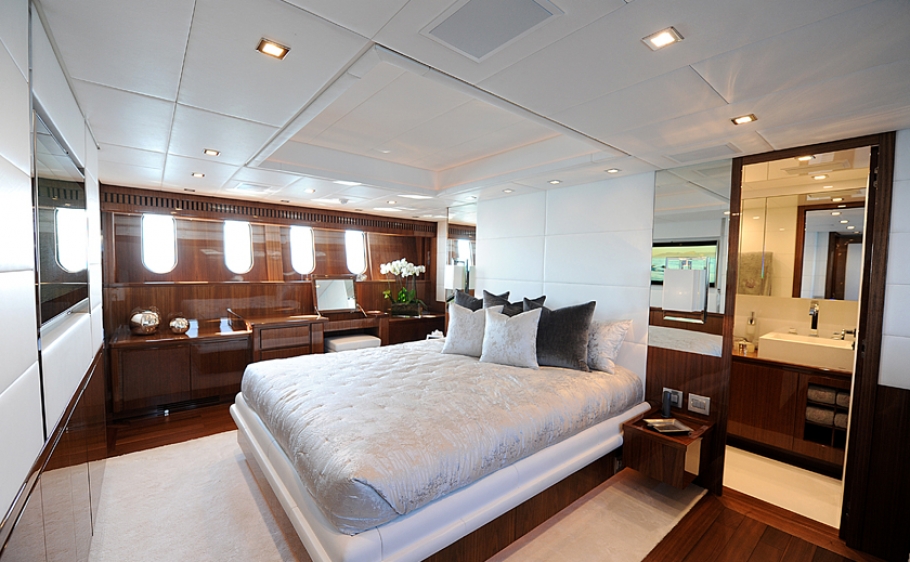 [MOTOR-YACHT-PHOENICIAN]-8126-14.jpg