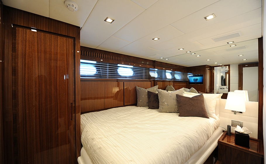 [MOTOR-YACHT-PHOENICIAN]-8126-16.jpg