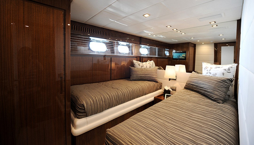 [MOTOR-YACHT-PHOENICIAN]-8126-21.jpg