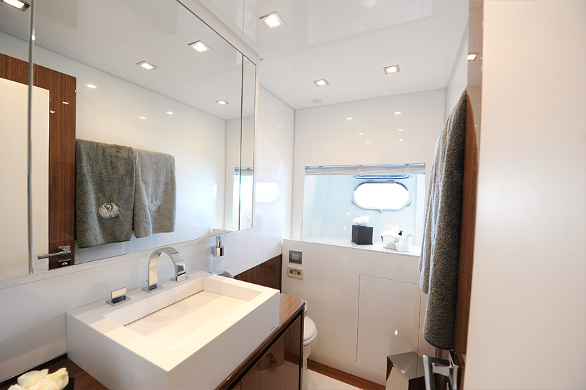 [MOTOR-YACHT-PHOENICIAN]-8126-23.jpg