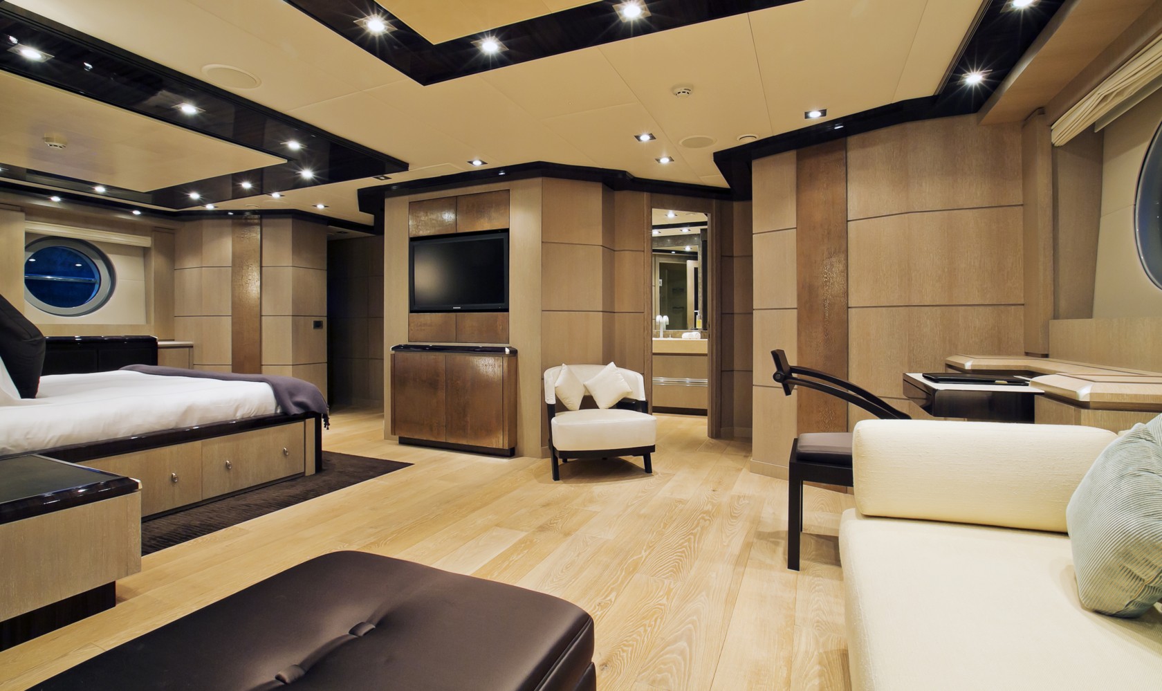 [MOTOR-YACHT-PLUS-TOO]-8234-3.jpg