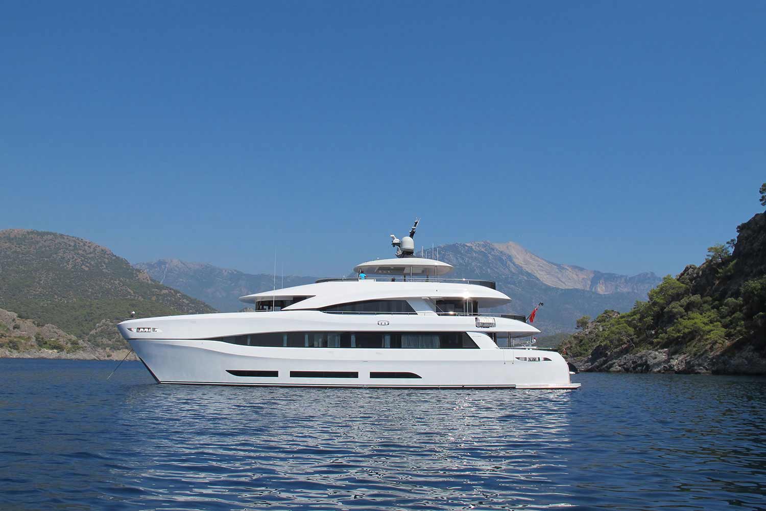 [MOTOR-YACHT-QUARANTA]-8059-6.jpg