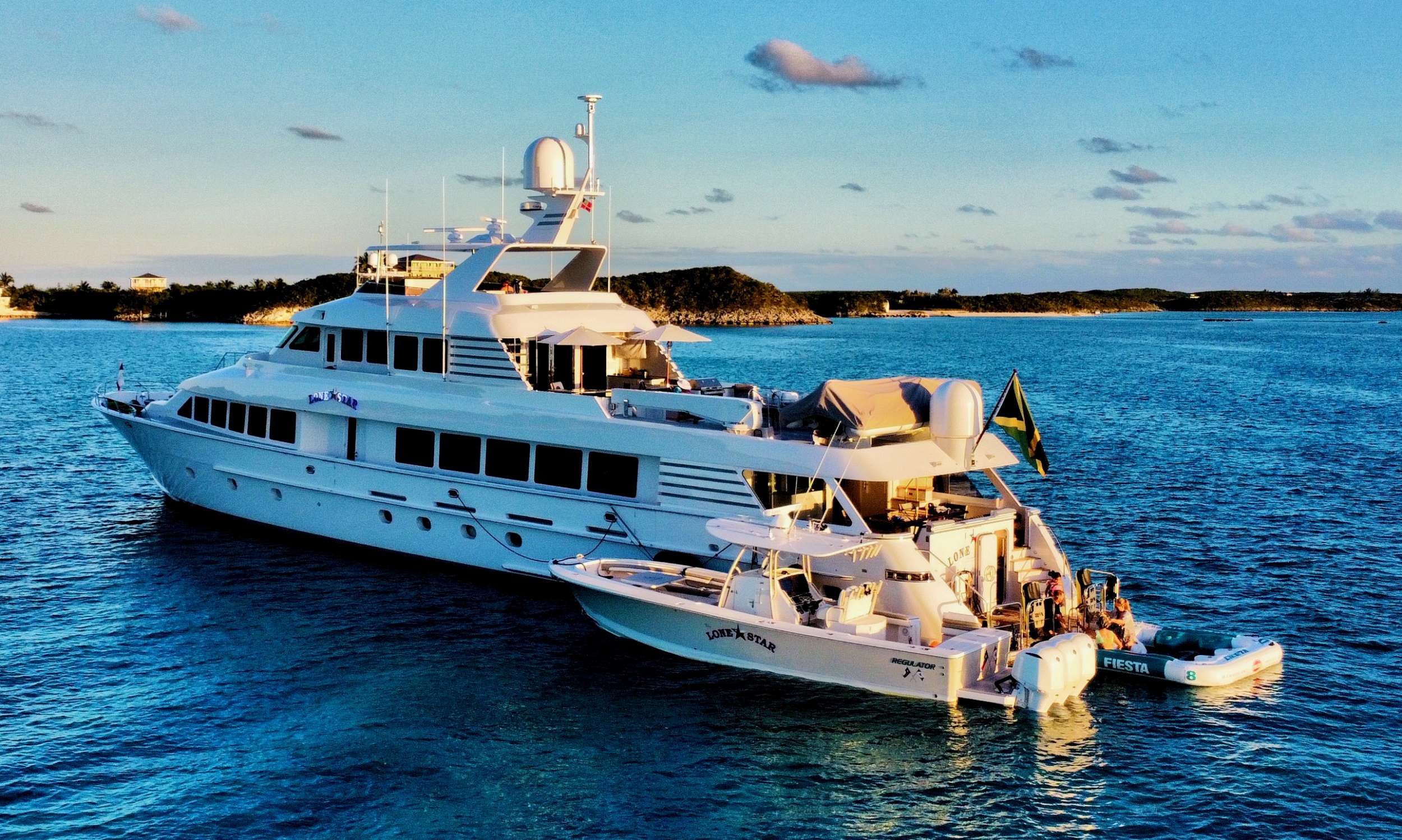 1.1 Luxury yacht LONE STAR.jpg