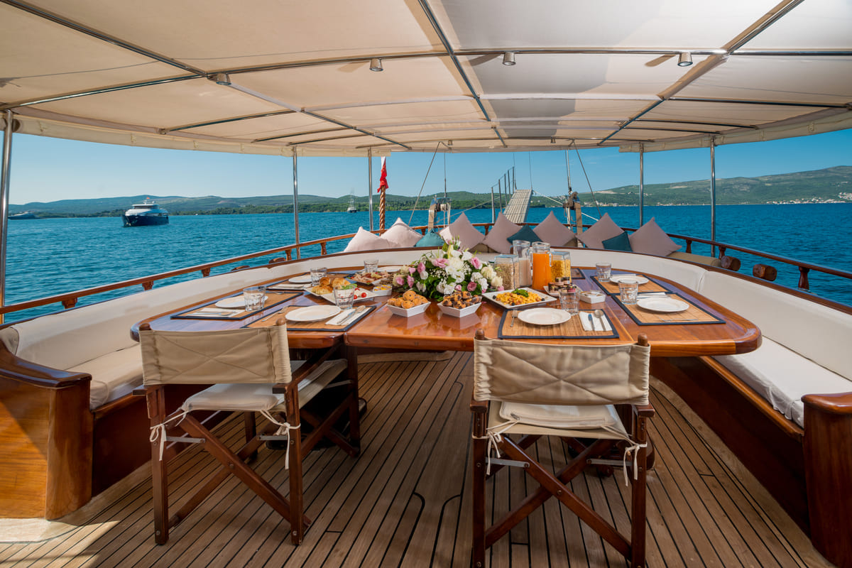 10 exterior dining .jpg
