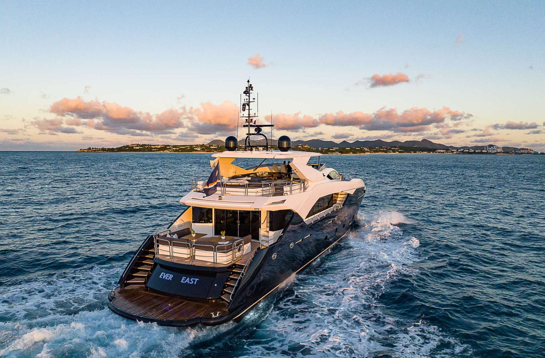 102 Luxury yacht EVEREAST.jpg
