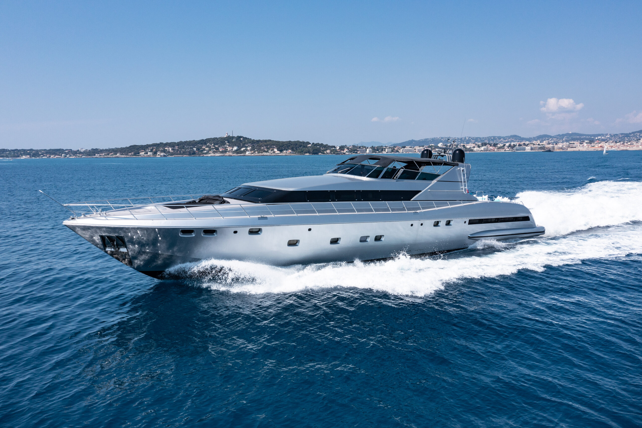 102 Luxury yacht LAUREN V.jpg