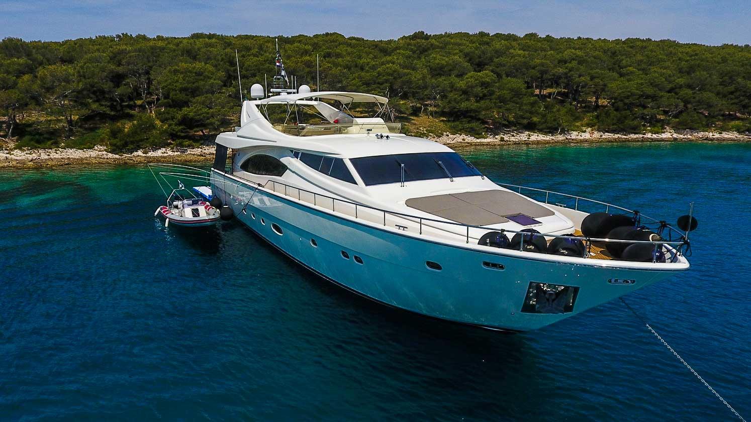 102 Motor yacht MISS KATARIINA.jpg