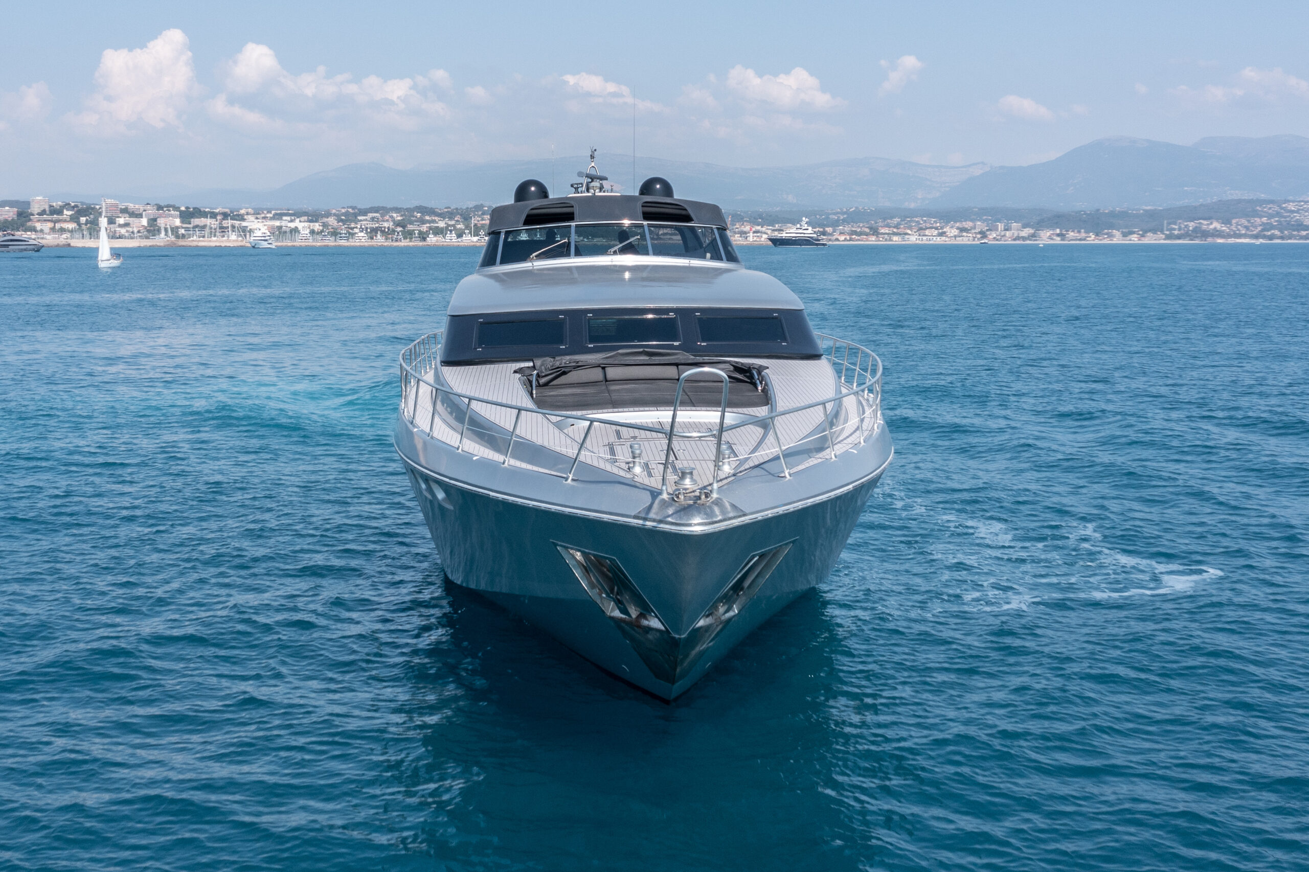 103 Motor yacht LAUREN V.jpg