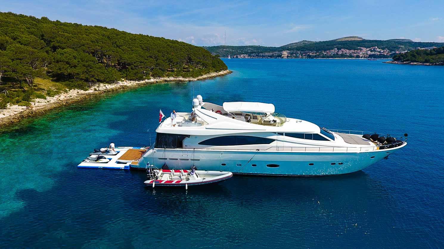 103 Motor yacht MISS KATARIINA.jpg