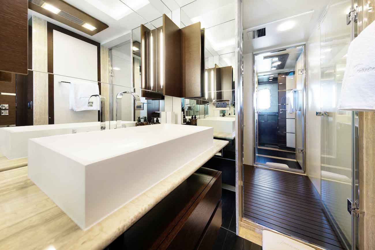 17 Master Ensuite.jpg