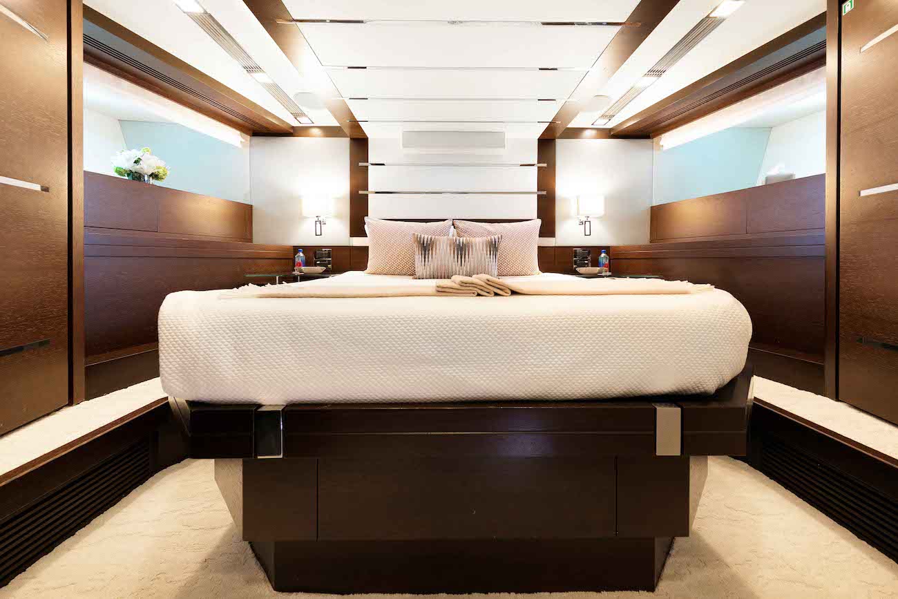 18 Forward Queen Stateroom.jpg