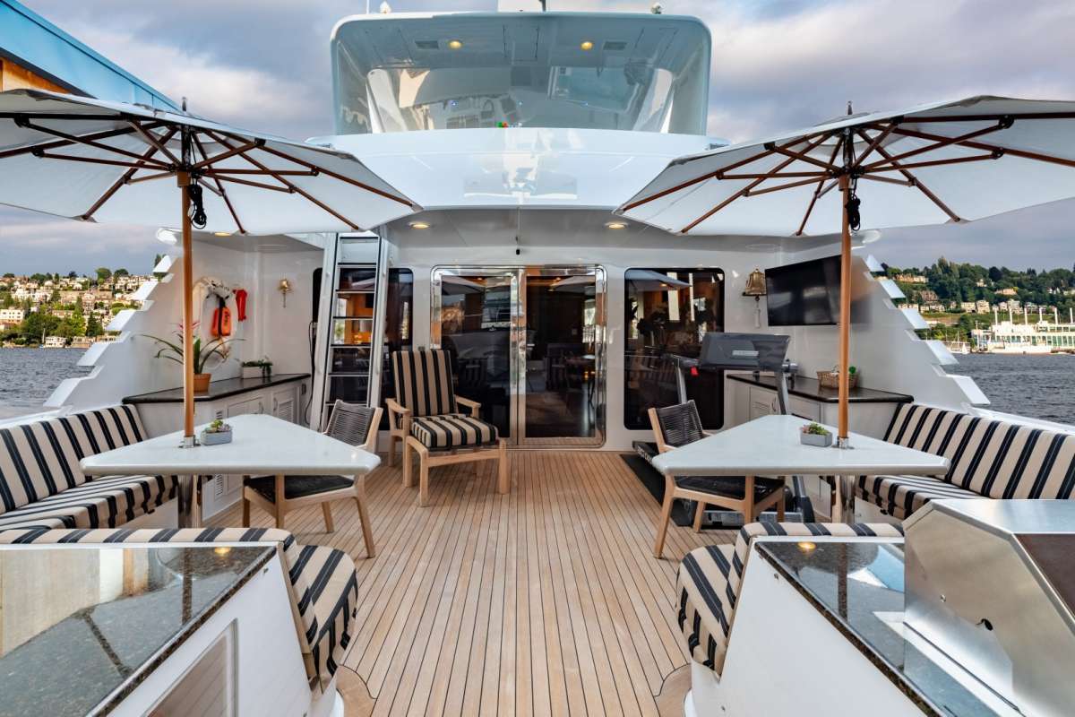 2.2 Bridge deck aft.jpg