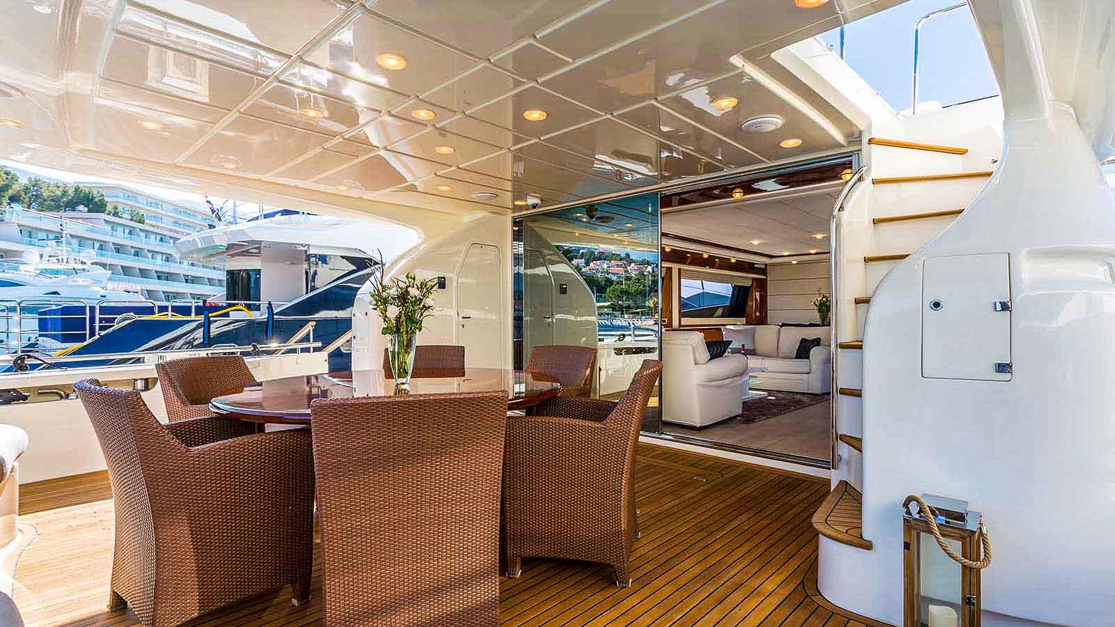 202 Main deck dining.jpg