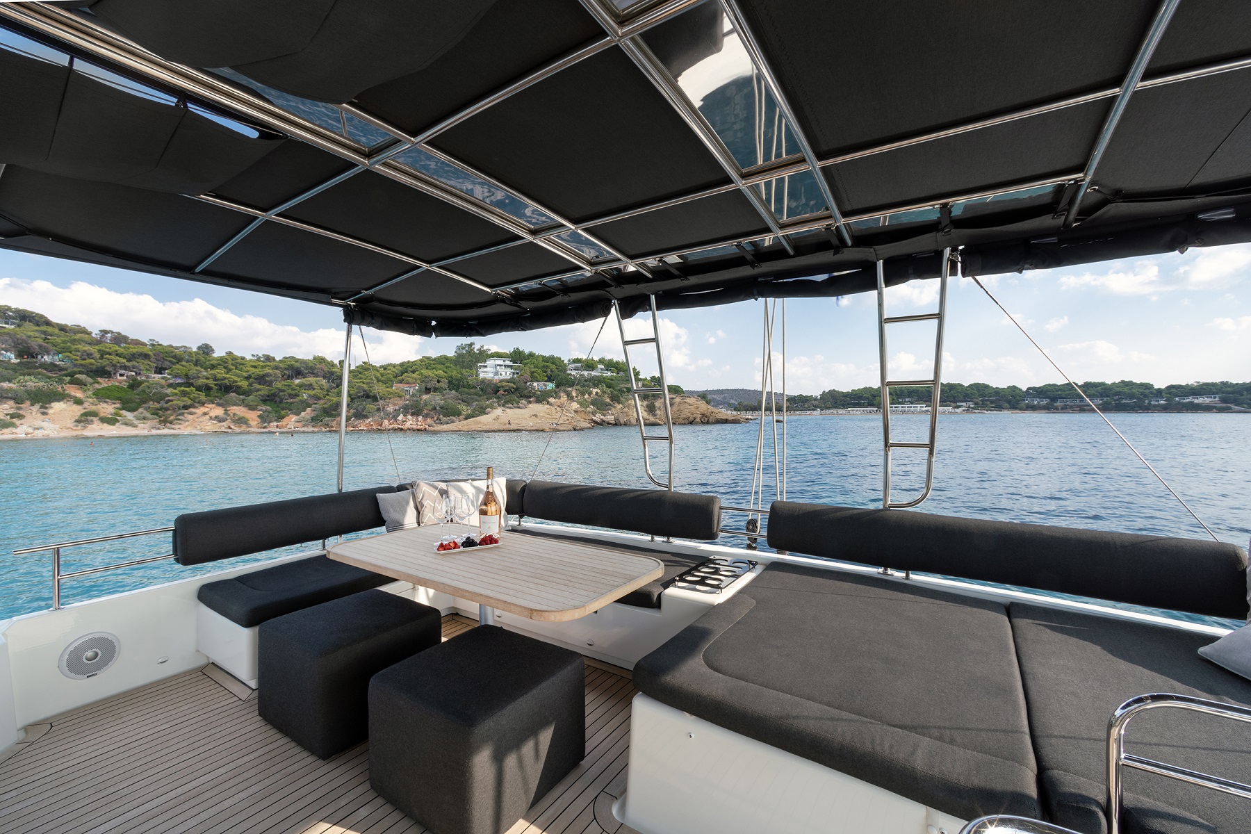 203 Seating on Flybridge.jpg