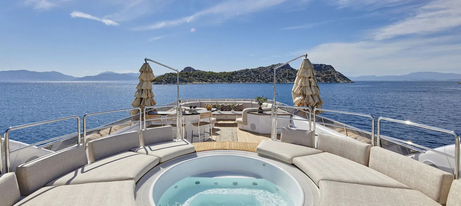 204 Sun deck jacuzzi with sun pads.jpg