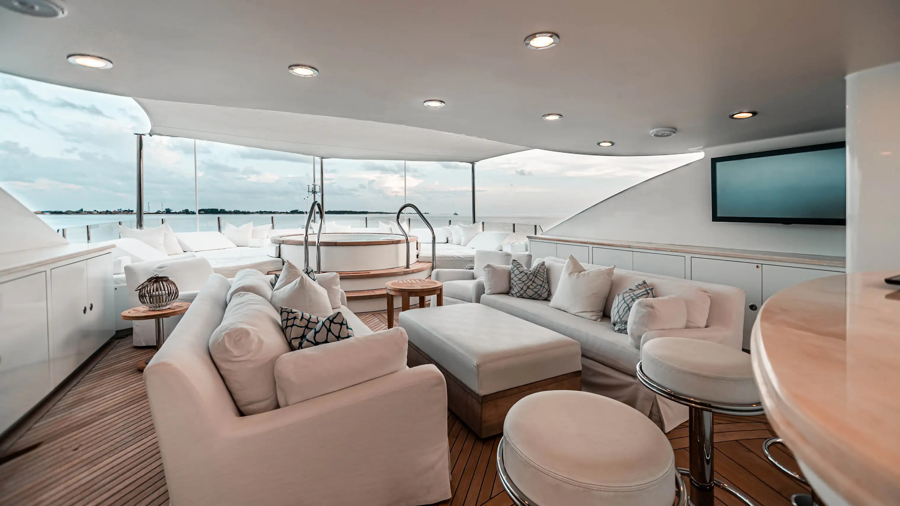 204 Sun deck seating.jpg