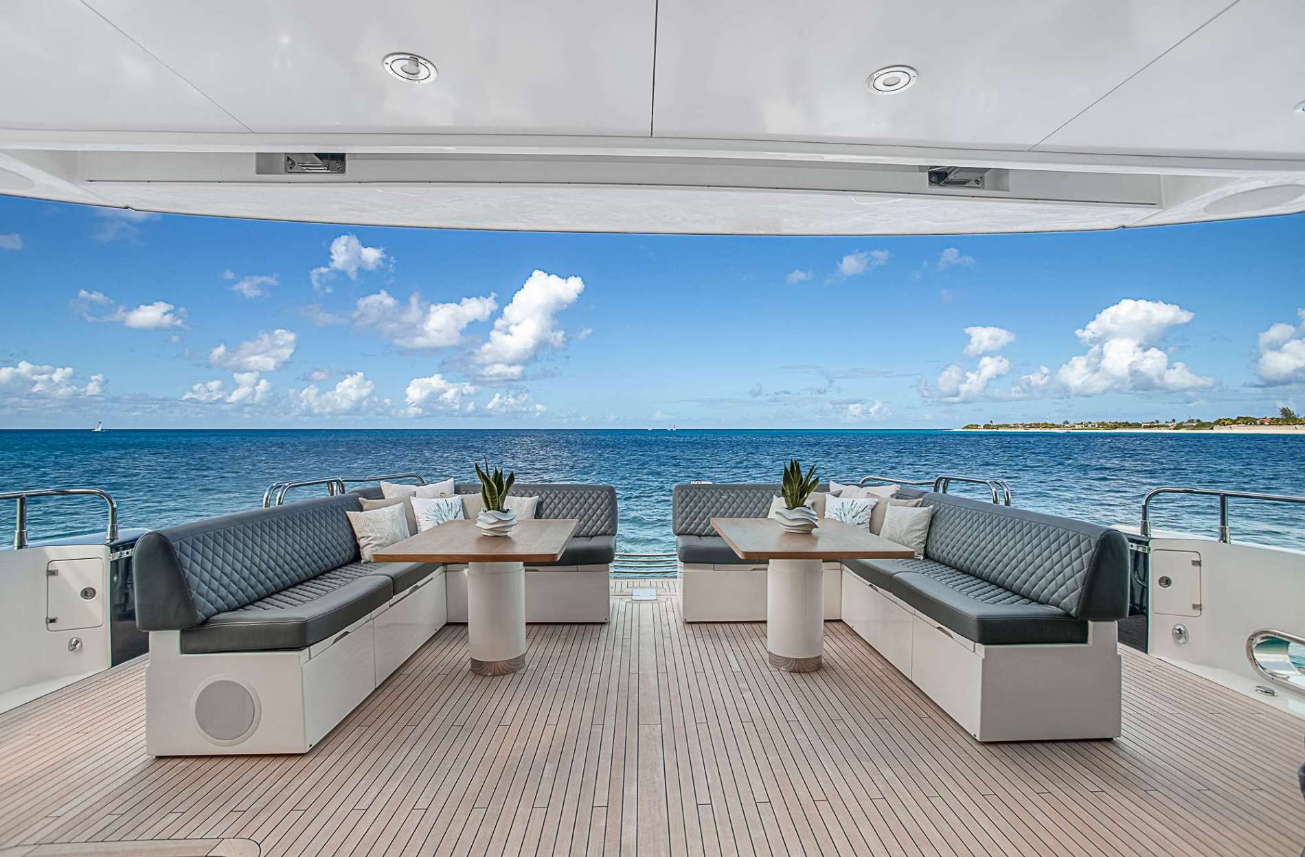 205 Dining on Aft deck.jpg