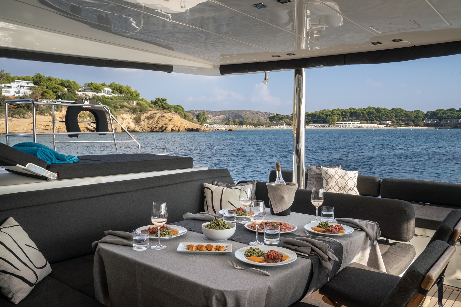 205 Main deck dining.jpg