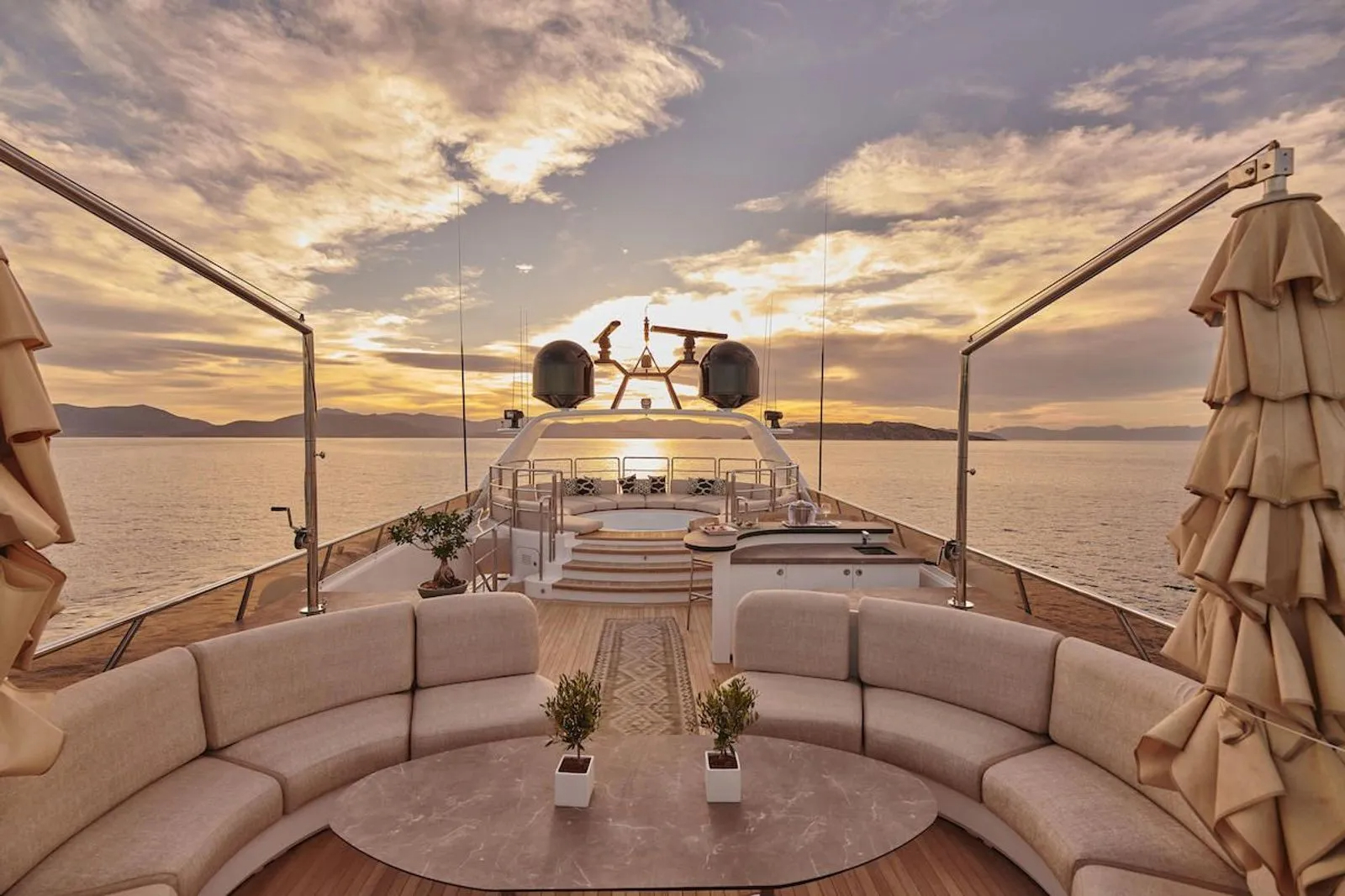 205 Sun deck.jpg