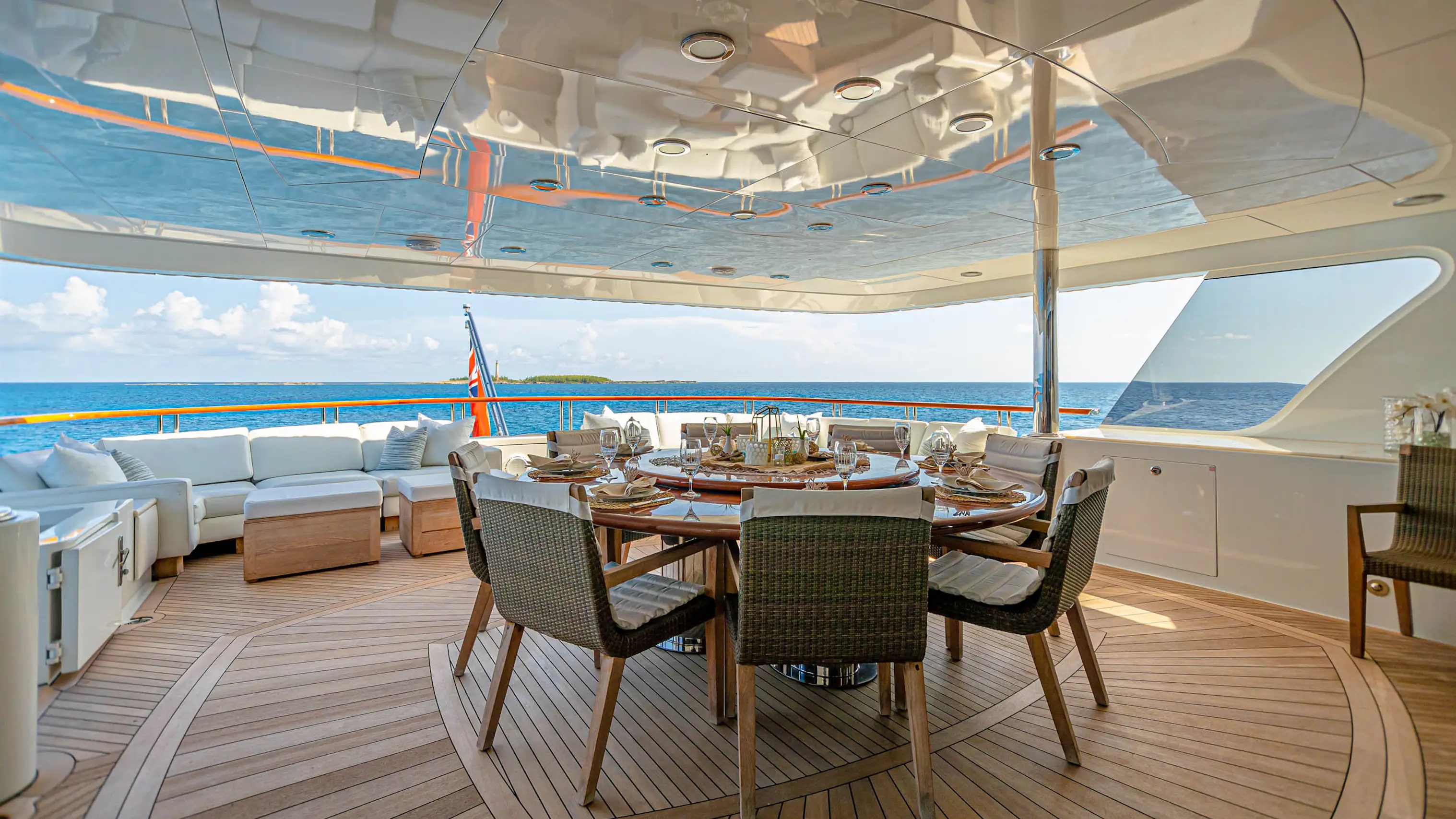 206 Bridge deck dining.jpg