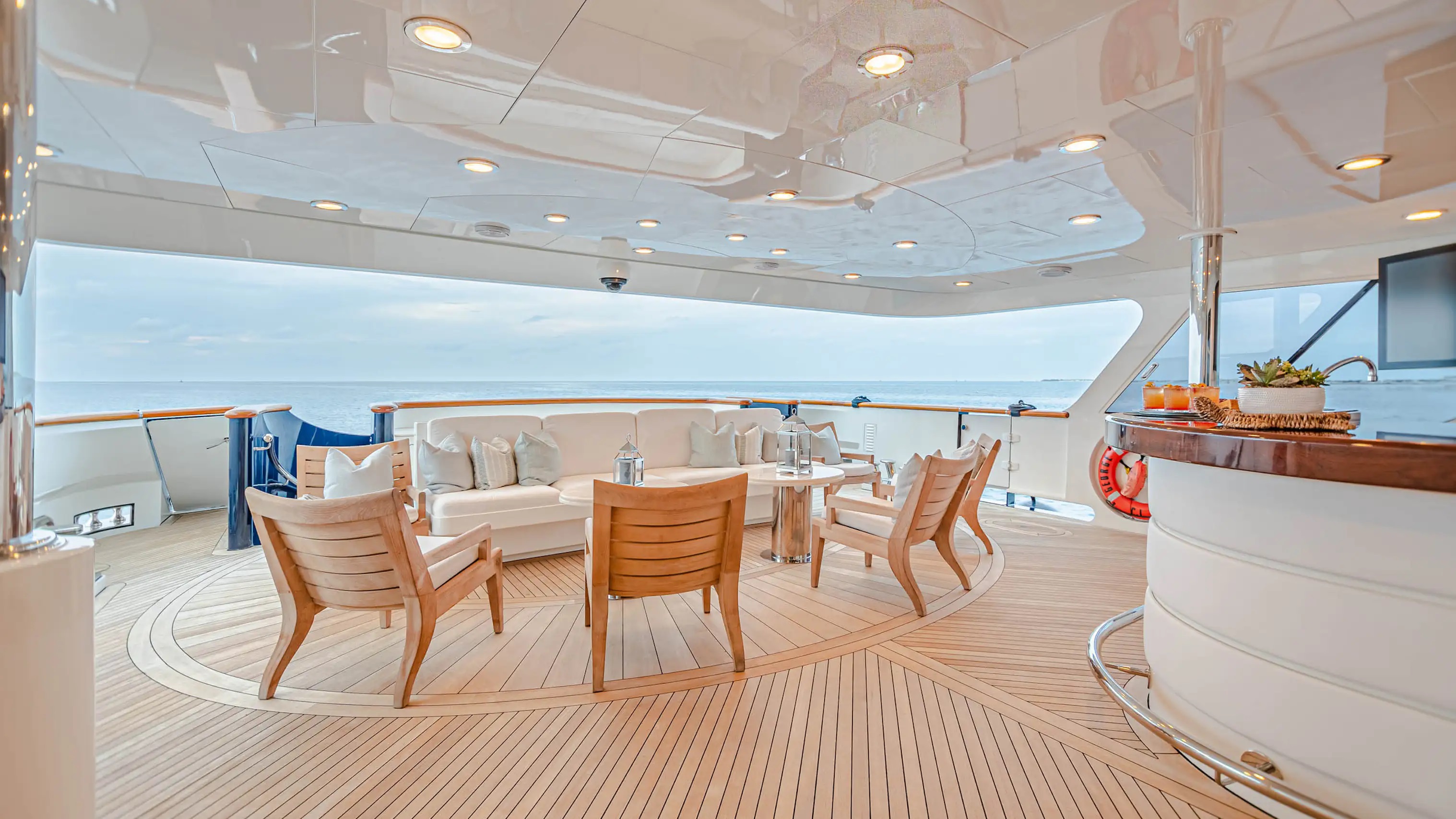 208 Main deck seating.jpg
