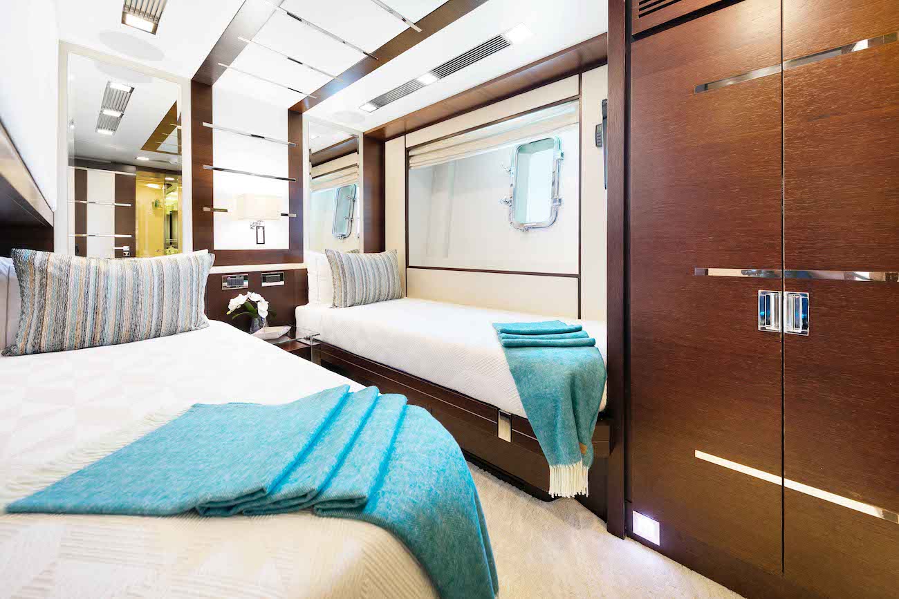 25 Port Twin with Pullman (Does not convert).jpg