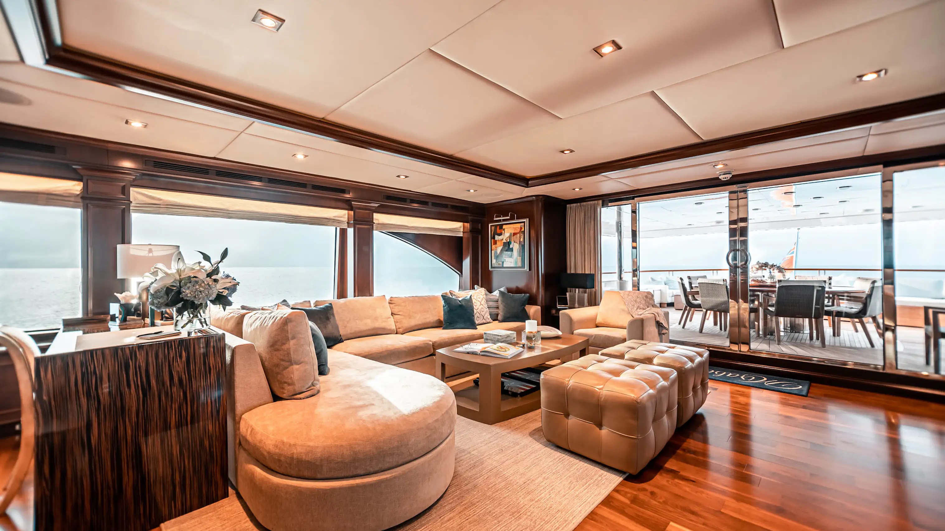303 Birdge deck salon.jpg